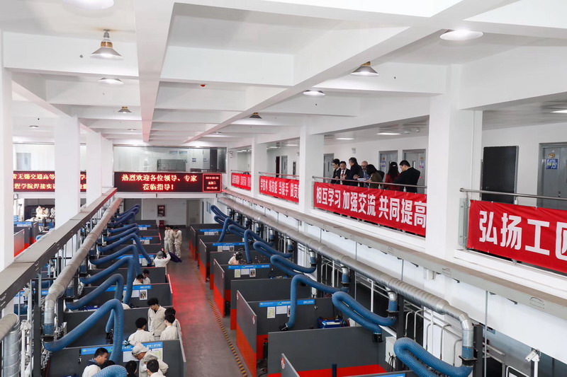 省交通運輸廳領導、德國手工業(yè)行會來賓參觀我院實訓基地