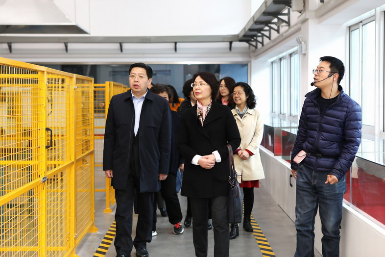 關(guān)注職業(yè)教育，巾幗不讓須眉