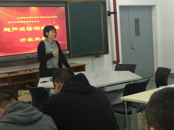 合作之路攜手筑，共贏之花處處開