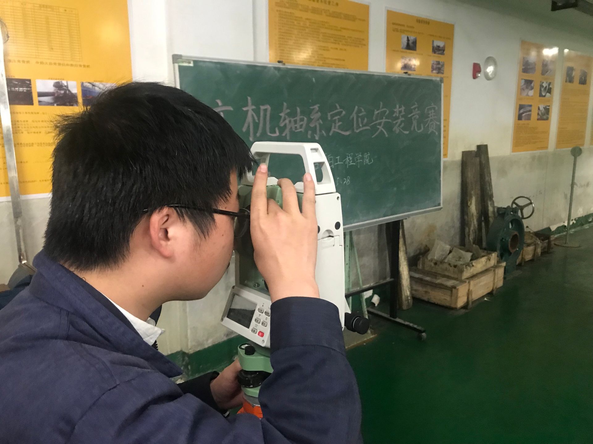 船舶工程學(xué)院舉辦主機(jī)-軸系定位安裝技能競(jìng)賽