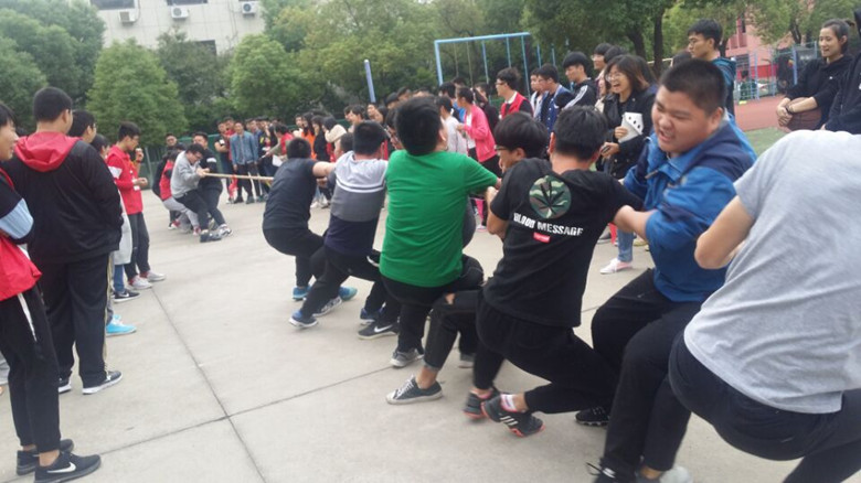 青春如火，逐夢揚(yáng)威——船舶工程學(xué)院舉辦拔河比賽