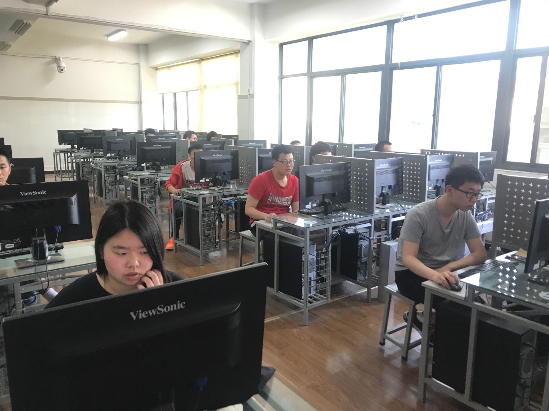 船舶工程學(xué)院舉辦輪機(jī)模擬器操作競(jìng)賽