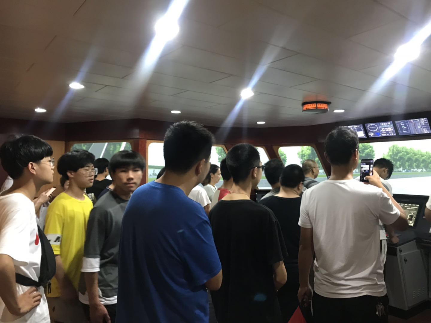 2019級(jí)船舶駕駛專業(yè)現(xiàn)代學(xué)徒制——“太海汽渡”班學(xué)生和家長(zhǎng)來校參觀報(bào)名