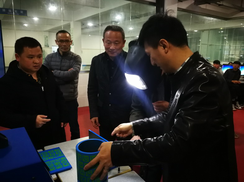 焊接專業(yè)教師開展虛擬焊接系統(tǒng)培訓(xùn)活動