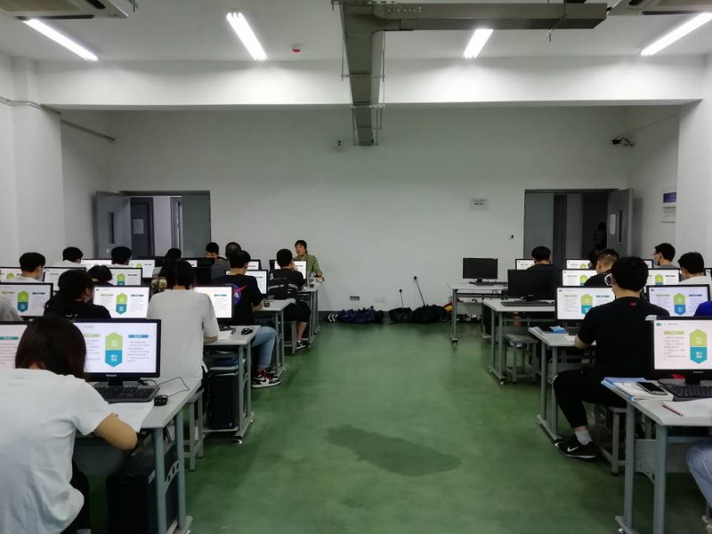 船舶工程學院開展校級公開課評議活動——咸屹老師講《軸套類零件的繪制》