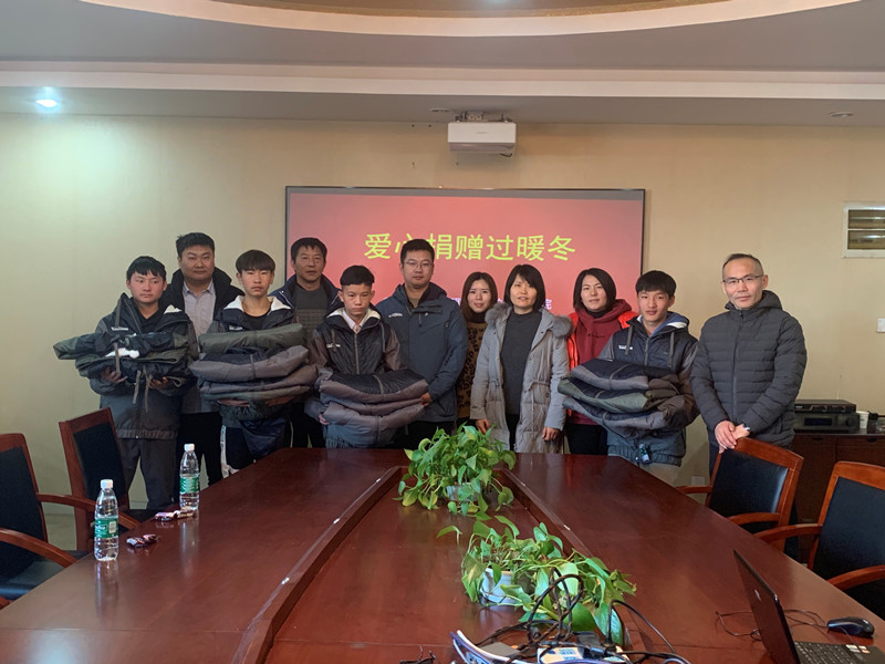 捐贈(zèng)冬衣 傳遞溫暖與關(guān)愛(ài)