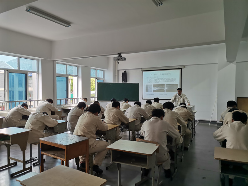 【公開課教研活動(dòng)】張宏偉老師講CO2氣體保護(hù)焊仰焊操作