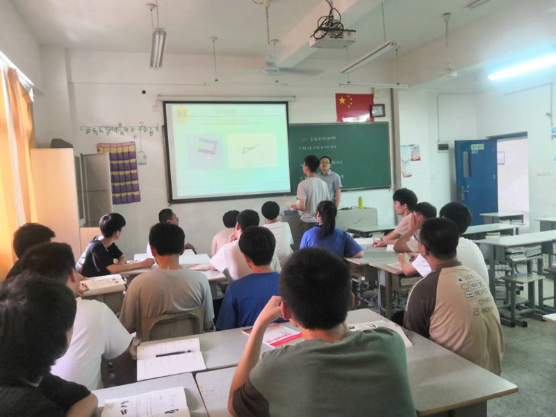 船舶工程學(xué)院開展校級(jí)公開課評(píng)議活動(dòng)