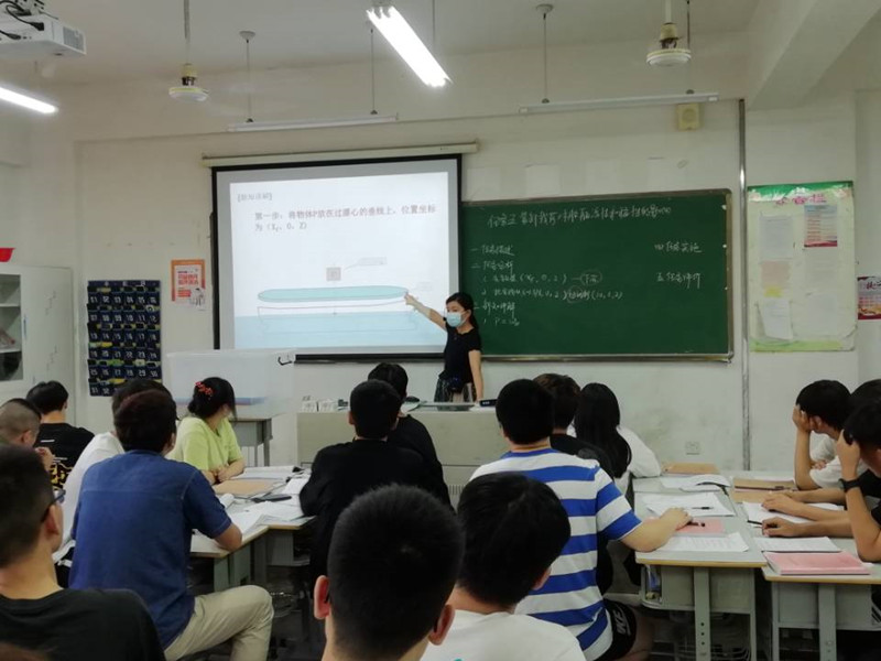 船舶工程學(xué)院開展校級(jí)公開課評(píng)議活動(dòng)