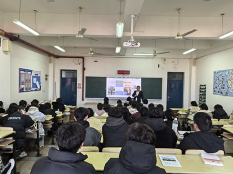 “企業(yè)文化入校園” 系列講座開講