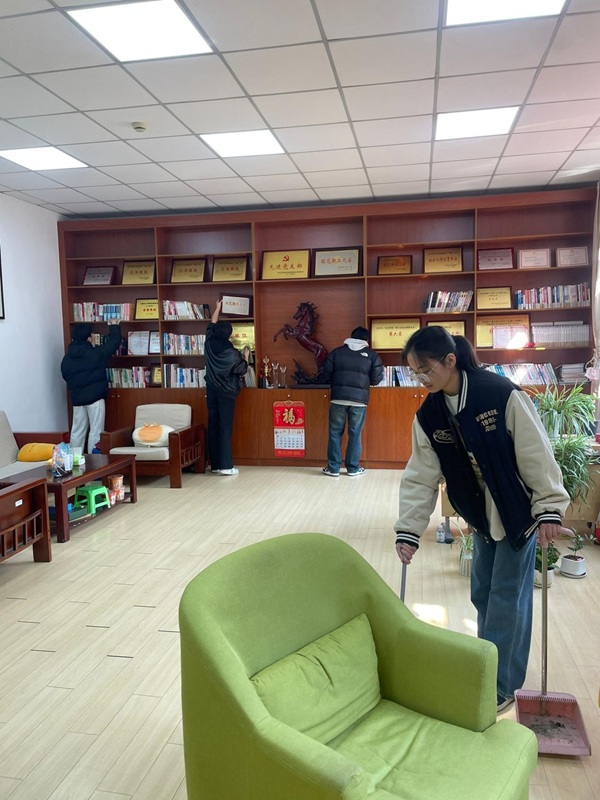 三月春風(fēng)暖，雷鋒精神傳