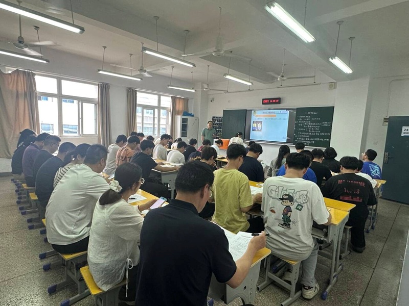 船舶工程學(xué)院開展校級公開課評議活動