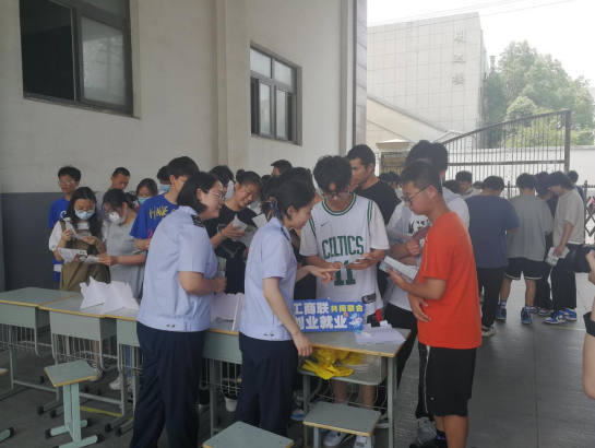 濱湖區(qū)稅務(wù)局來校進行稅務(wù)知識宣講活動