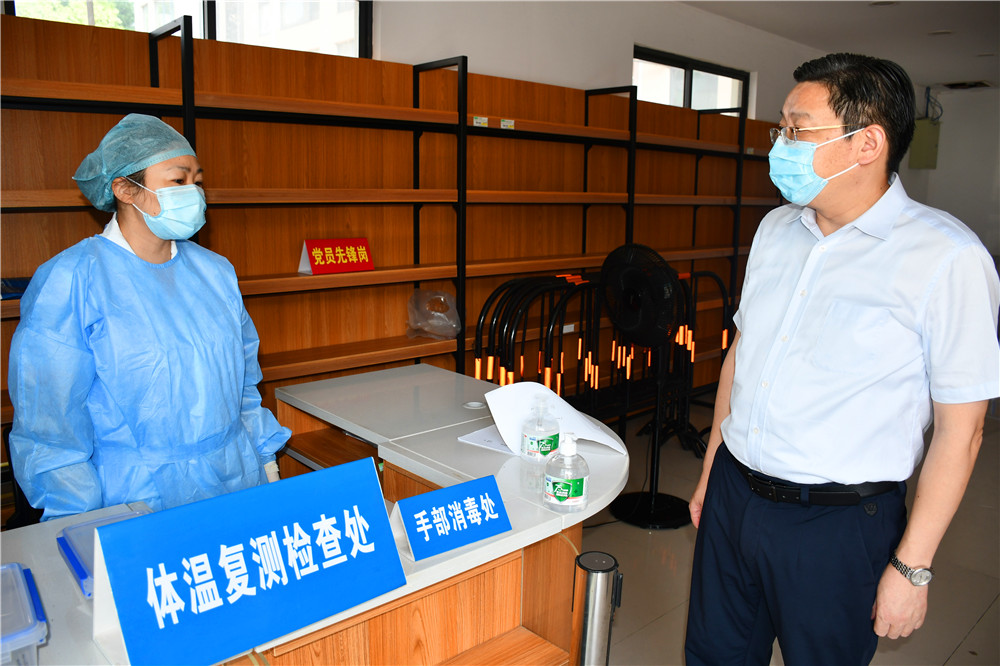 學(xué)校迎來2021級新生報到入學(xué)