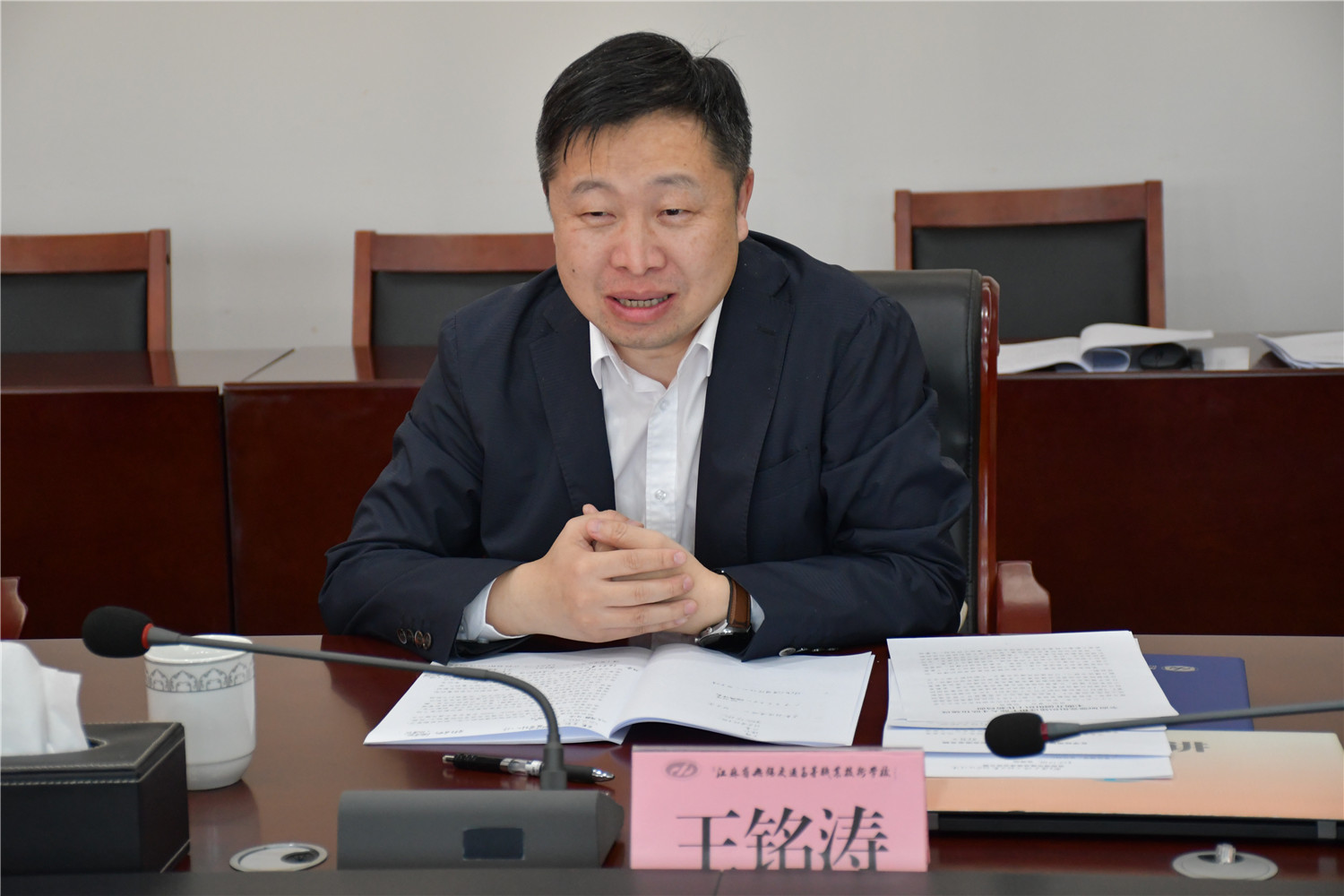 學校召開學習黨的十九屆六中全會精神輔導報告會