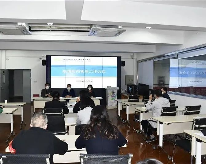 學(xué)校開展新冠肺炎疫情防控應(yīng)急實(shí)戰(zhàn)演練