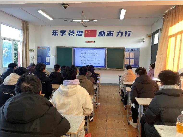 學(xué)校法治教育活動(dòng)順利開(kāi)展