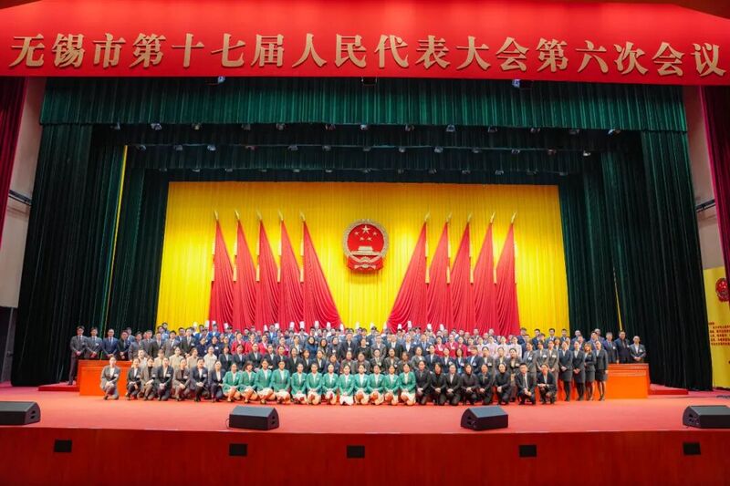 學(xué)校學(xué)子助力兩會(huì)“零距離”