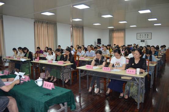 “藍青”同攜手  共筑教育夢--學校舉行“藍青工程”雙導師制青年教師培養(yǎng)簽約儀式