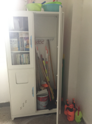 防控辦會同醫(yī)務室對進行開學衛(wèi)生、消殺檢查