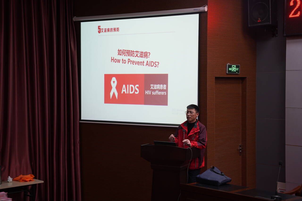 我校開展青春健康進(jìn)校園活動