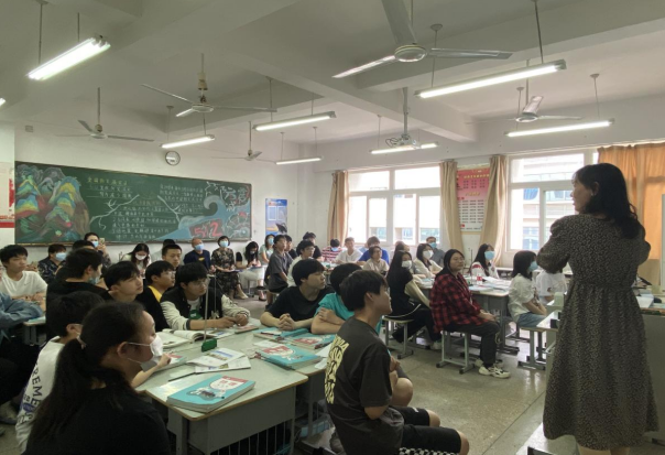 基礎(chǔ)教學(xué)部袁雪平老師開設(shè)校級公開課