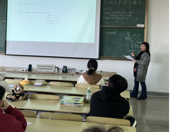 數(shù)學教研室開展輔導活動