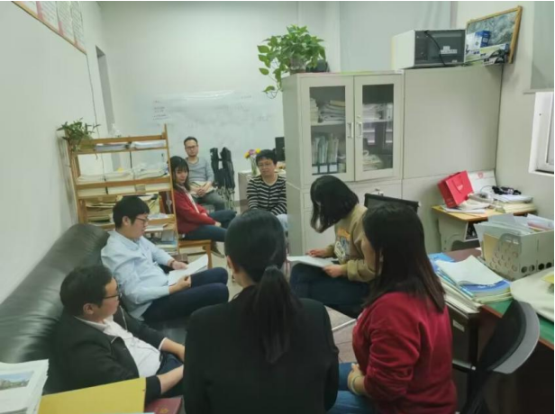 數(shù)學(xué)教研室全體教師參加政治理論學(xué)習(xí)