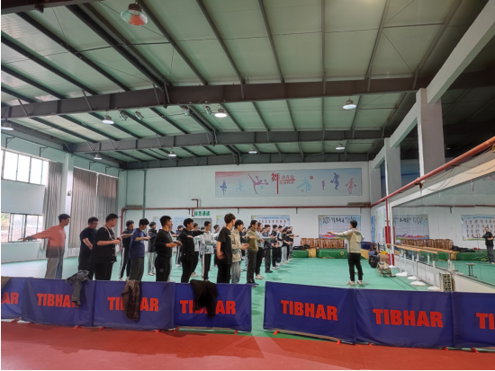 青年教師李亞魯開設(shè)校級(jí)匯報(bào)課