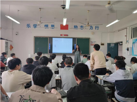 基礎(chǔ)教學(xué)部青年教師聞吉參加課堂教學(xué)過關(guān)考核