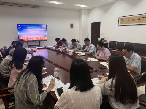 校外領(lǐng)導(dǎo)出席馬克思主義學(xué)院教研活動(dòng)