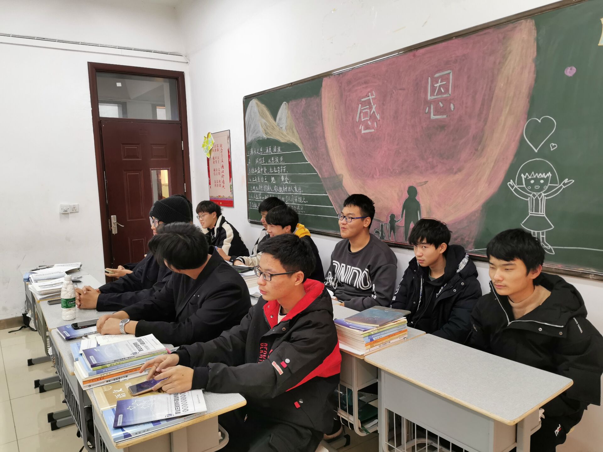 交通工程學(xué)院202422班開展“感恩·所有”主題班會