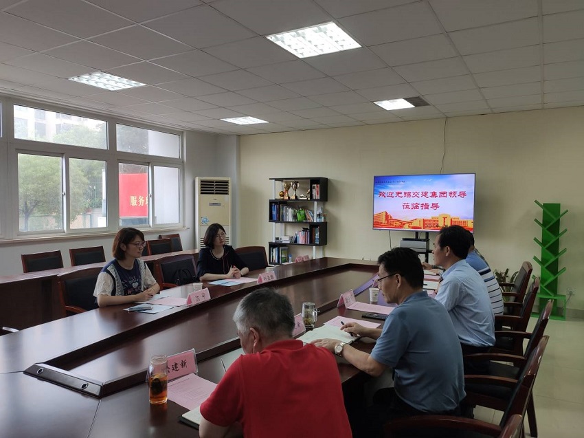 無(wú)錫交建集團(tuán)黨委副書(shū)記葉亞娟一行來(lái)我校調(diào)研交流