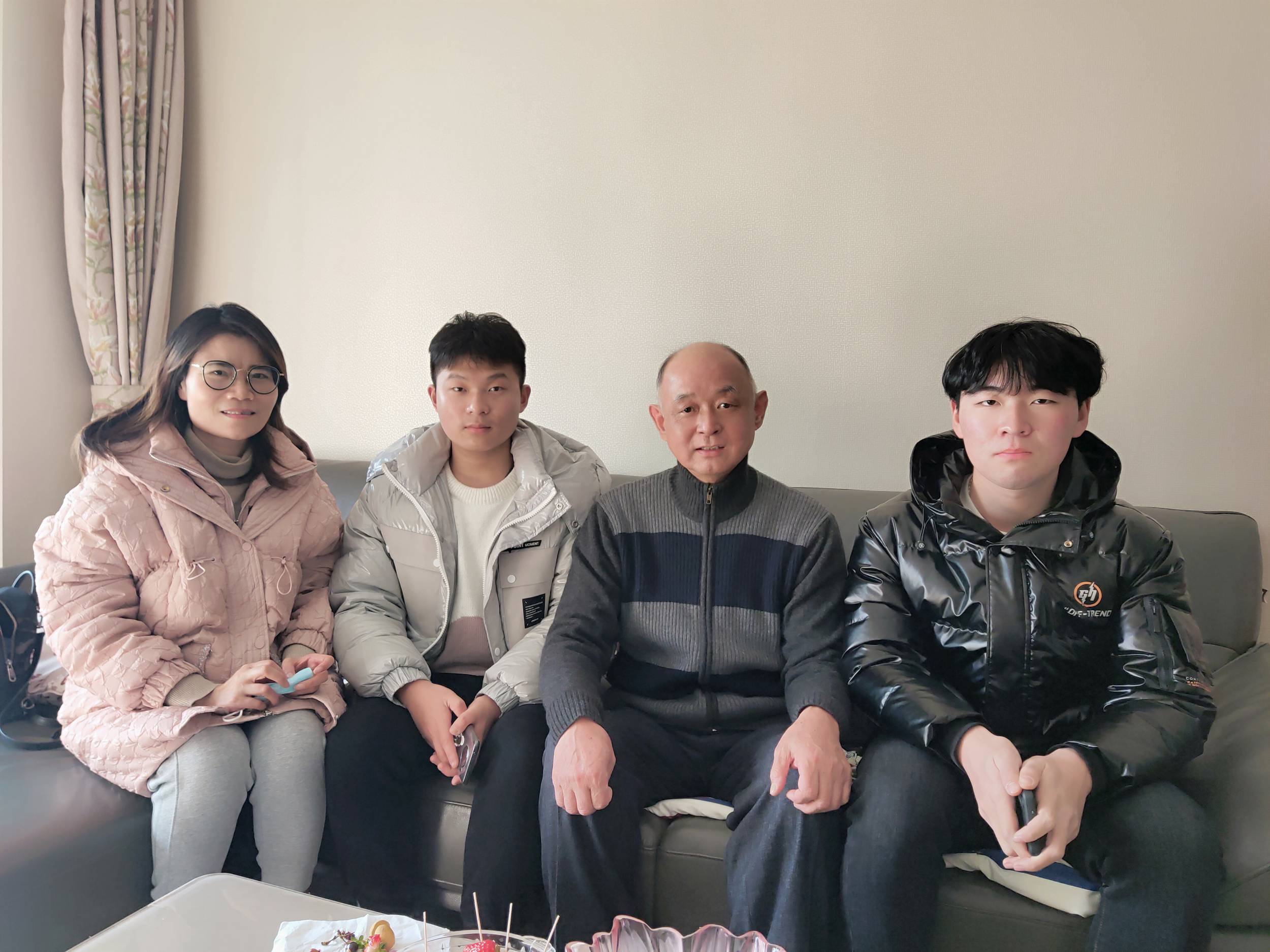 真情關愛暖人心----交通工程學院走訪慰問退休老同志