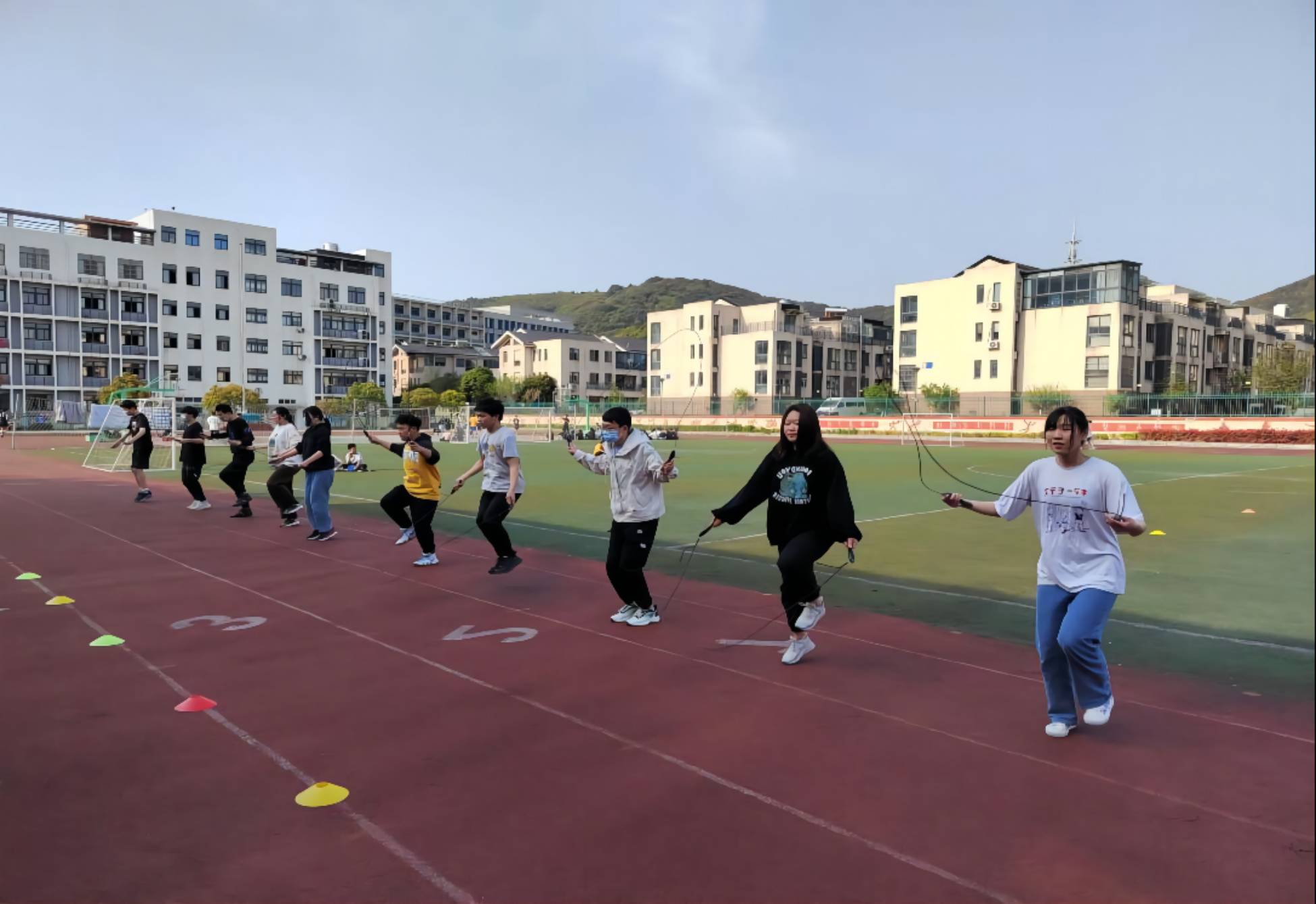 運(yùn)動(dòng)“防疫” 豐富學(xué)生的課余生活 ---交通工程學(xué)院組織跳繩比賽