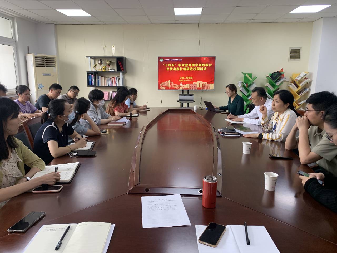 交通工程學(xué)院開展“十四五”職業(yè)教育國(guó)家規(guī)劃教材優(yōu)質(zhì)出版社編輯進(jìn)校園活動(dòng)