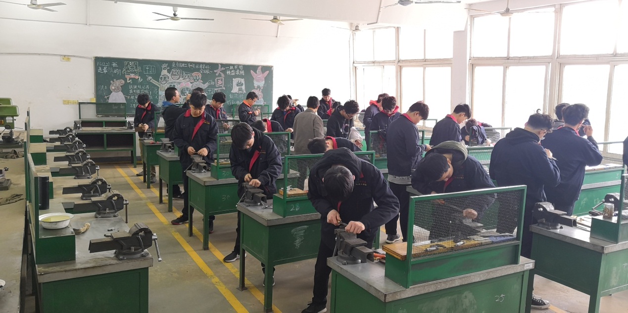 鉗工實(shí)訓(xùn)室