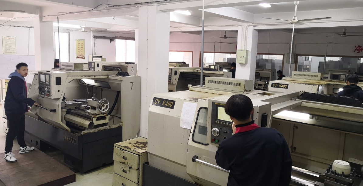 數(shù)控實訓(xùn)技術(shù)中心（加工中心、數(shù)車）