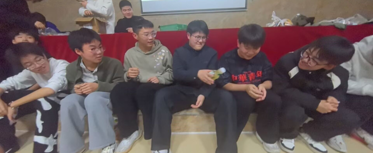 青春綻放，喜迎新年          ——251211班迎新聯(lián)歡會