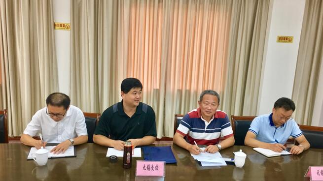 校領(lǐng)導(dǎo)一行調(diào)研中汽鹽城汽車(chē)試驗(yàn)場(chǎng)和連云港市運(yùn)輸管理處