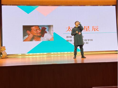 汽車工程學院選手參加第三屆校園文化 藝術(shù)節(jié)之十佳歌手決賽