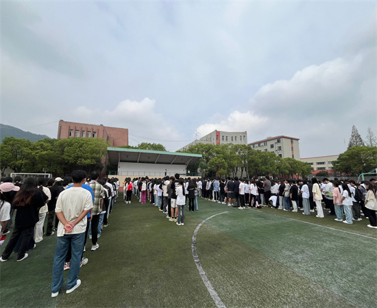 七十五載逢盛世，同心共筑譜華章-記交校學(xué)子的“國慶時刻”