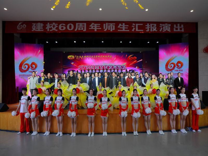 調(diào)整大小 領(lǐng)導(dǎo)、嘉賓和演員合影.jpg