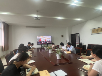物流管理學(xué)院黨總支召開中心組理論學(xué)習(xí)擴(kuò)大會(huì)議