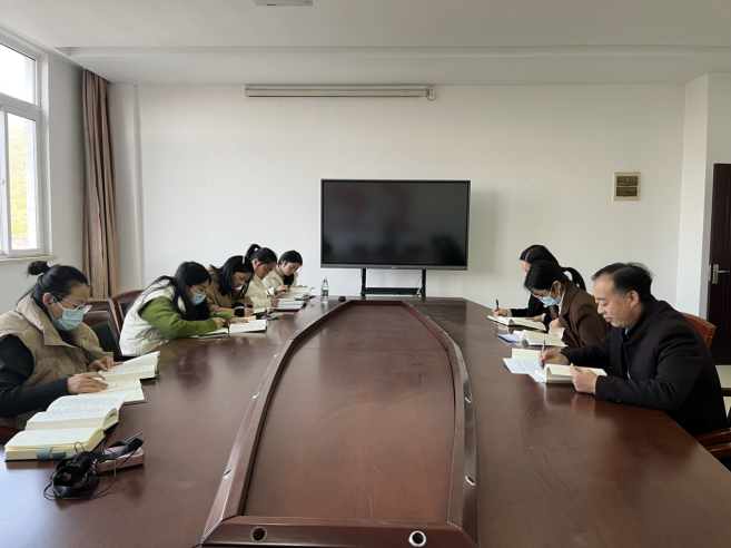 物流管理學(xué)院黨總支召開(kāi)中心組理論學(xué)習(xí)擴(kuò)大會(huì)議