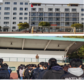 物流管理學(xué)院舉行“緬懷先烈承遺志 踐行核心價值觀” 主題升旗儀式