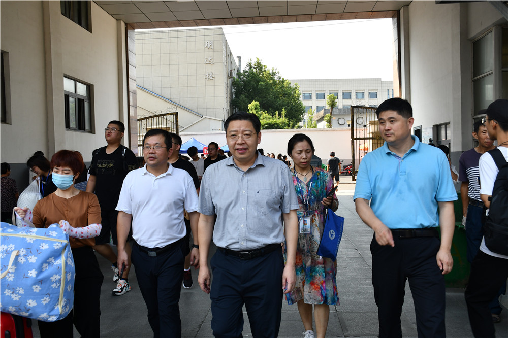 夢(mèng)想從這里啟航：學(xué)校迎來(lái)2020級(jí)新生報(bào)到入學(xué)