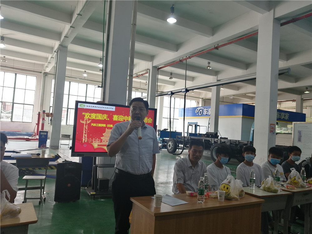 “歡度國慶、喜迎中秋”——學校黨委書記、校長李虎與大理、洛川籍學子歡度中秋、國慶