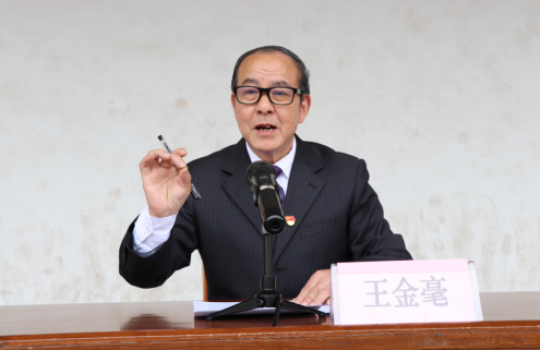 法制相隨 安全常伴 ：學(xué)校召開法制教育大會