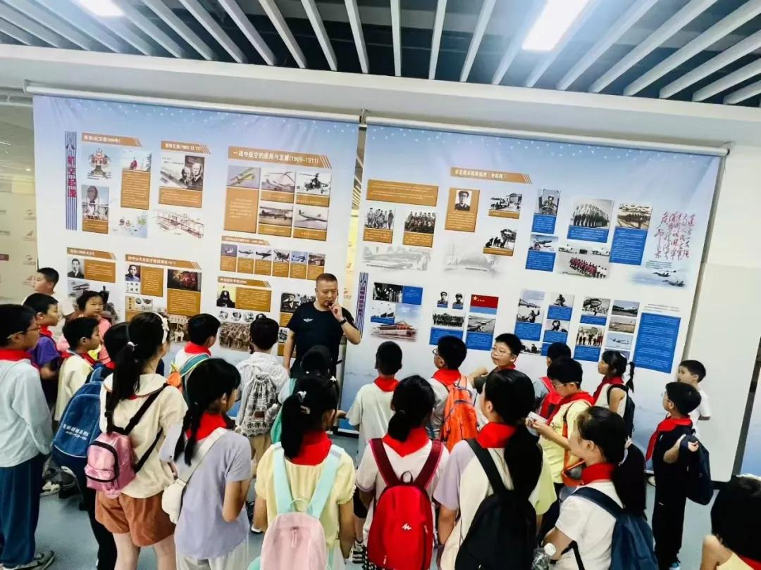 “未來機(jī)長(zhǎng)”研學(xué)活動(dòng)點(diǎn)燃航空夢(mèng)